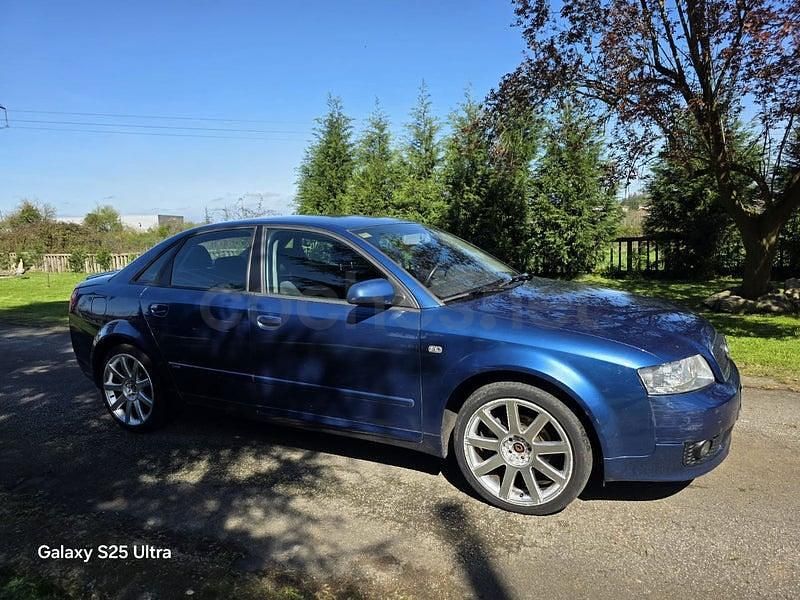 Usado Audi A4 130 CV (95 kW) 2004 Azul Berlina