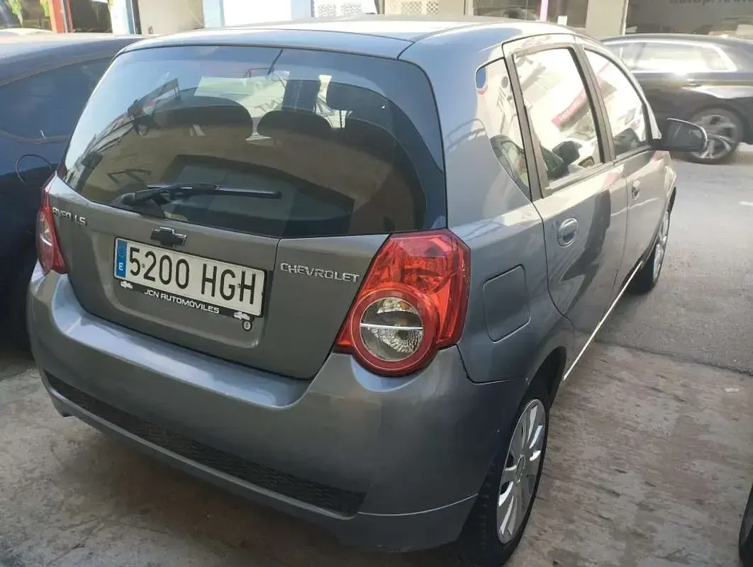 Usado Chevrolet Aveo LT 86 CV (63 kW) 2011 Gris Utilitario
