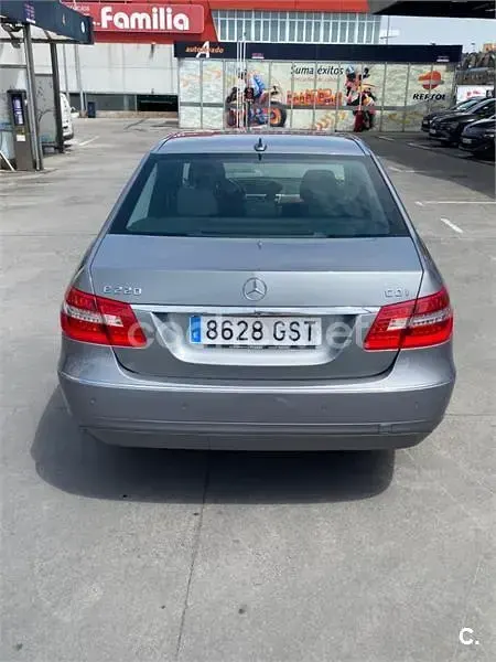 Usado Mercedes E220 170 CV (125 kW) 2010 Gris / plata Berlina
