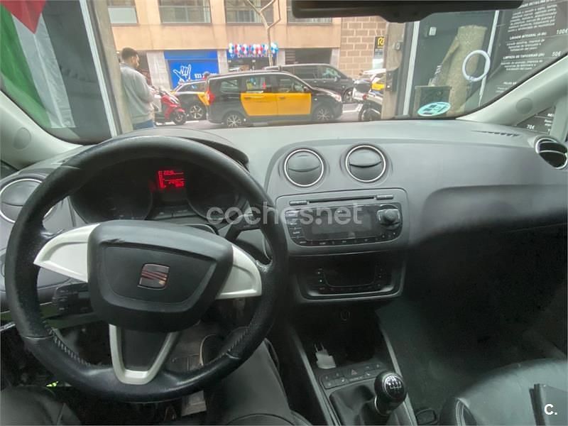 Usado Seat Ibiza ST Style 85 CV (62 kW) 2010 Negro Familiar