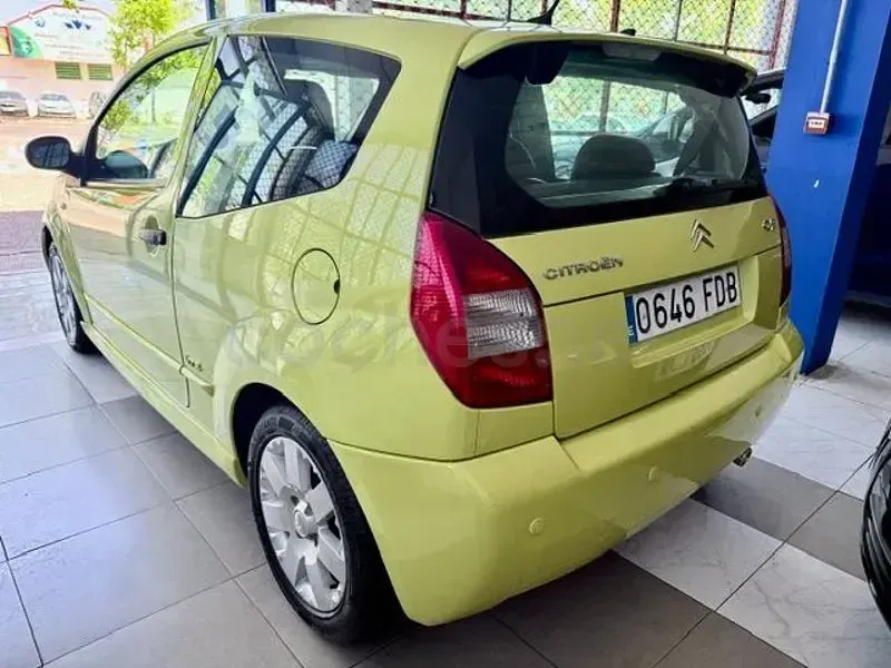 Usado Citroën C2 VTR Sport 75 CV (55 kW) 2007 Amarillo Utilitario