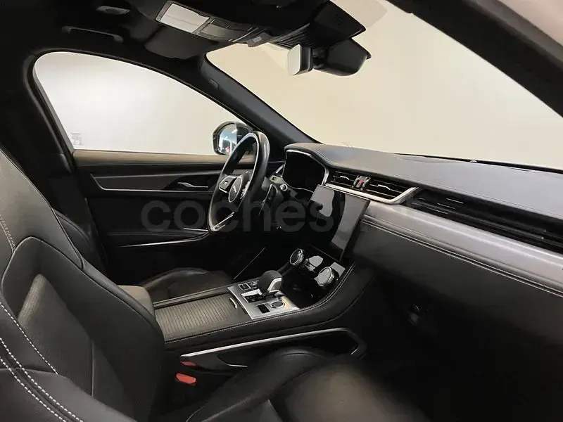 Usado Jaguar F-Pace R-Dynamic 204 CV (150 kW) 2022 Blanco SUV
