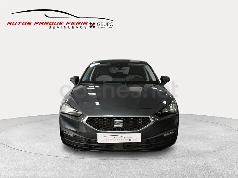 Usado Seat Leon Style 116 CV (85 kW) 2025 Gris / plata Berlina