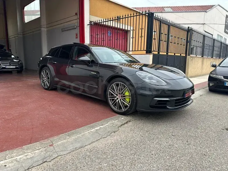 Usado Porsche Panamera 4 Executive 462 CV (339 kW) 2020 Gris / plata Berlina
