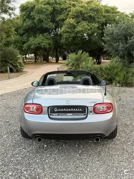 Usado Mazda MX5 Style 126 CV (92 kW) 2010 Gris / plata Descapotable