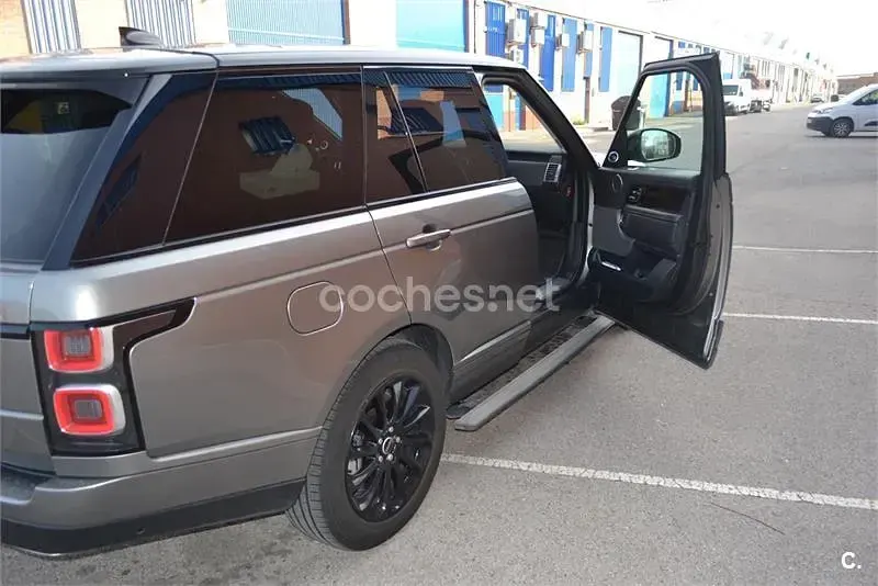 Usado Land Rover Range Rover Vogue 339 CV (249 kW) 2018 Gris / plata SUV