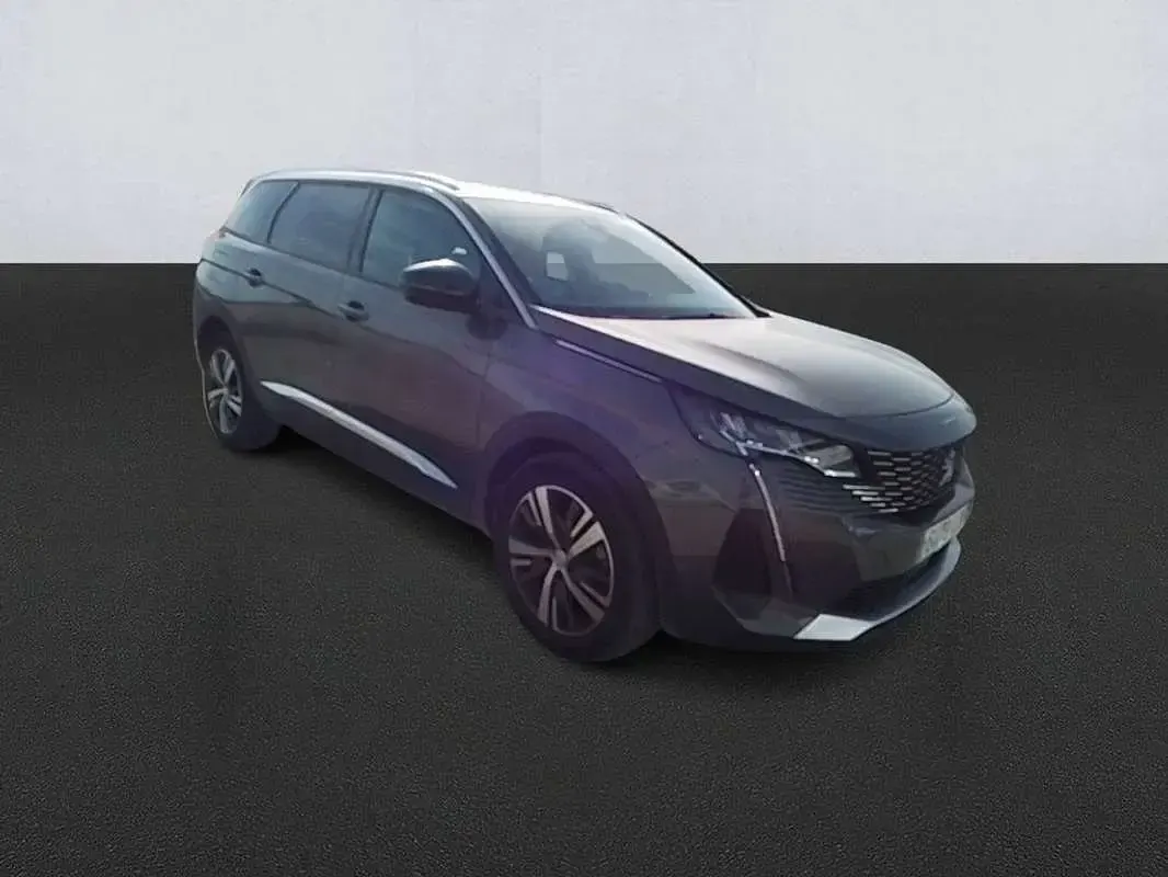 Usado Peugeot 5008 Allure 131 CV (96 kW) 2022 Gris SUV