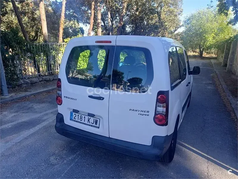 Usado Peugeot Partner Tepee Active 100 CV (73 kW) 2016 Blanco Monovolumen
