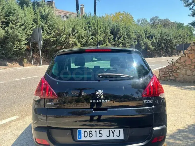 Usado Peugeot 3008 Style 120 CV (88 kW) 2016 Negro Berlina