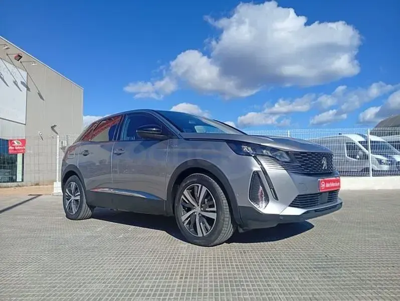 Usado Peugeot 3008 Allure 225 CV (165 kW) 2023 Gris / plata SUV