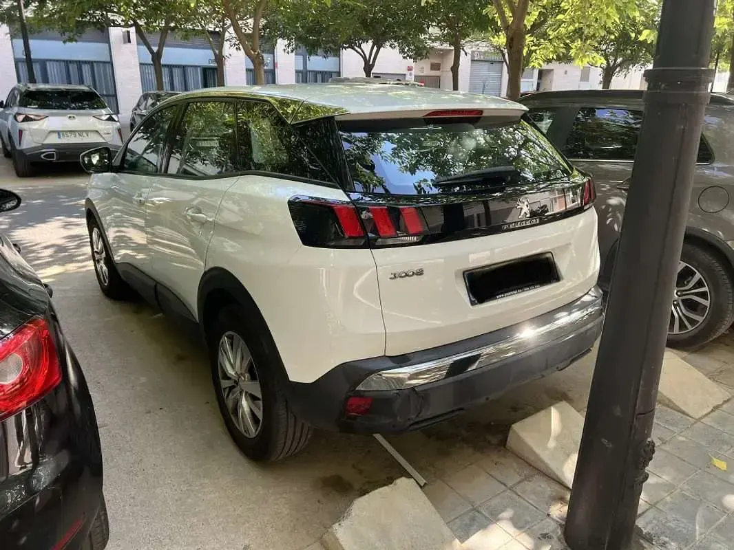 Usado Peugeot 3008 Active 131 CV (96 kW) 2018 Blanco SUV