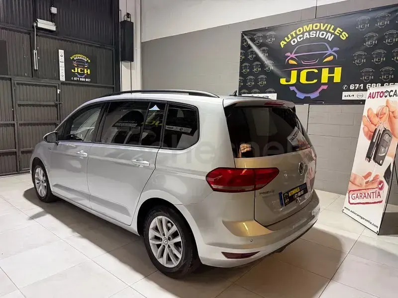 Usado VW Touran Advance 115 CV (84 kW) 2016 Gris / plata Monovolumen