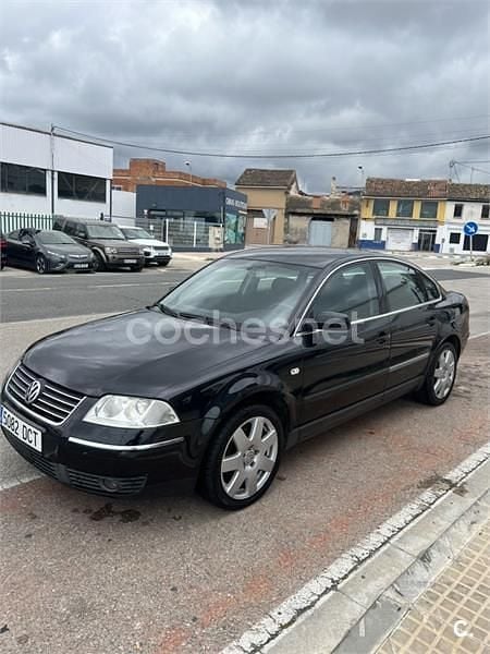 Usado VW Passat Trendline 130 CV (95 kW) 2004 Negro Familiar