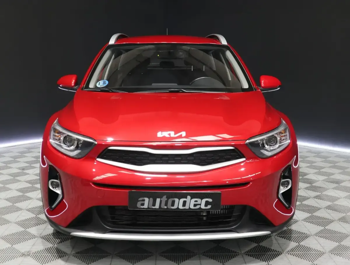 Usado Kia Stonic 100 CV (73 kW) 2023 Rojo SUV