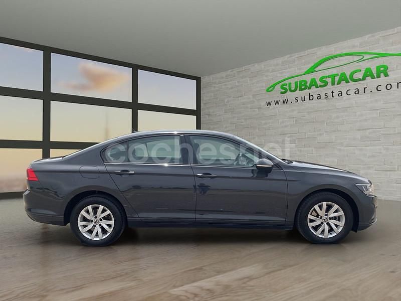 Usado VW Passat Business 150 CV (110 kW) 2020 Gris / plata Berlina