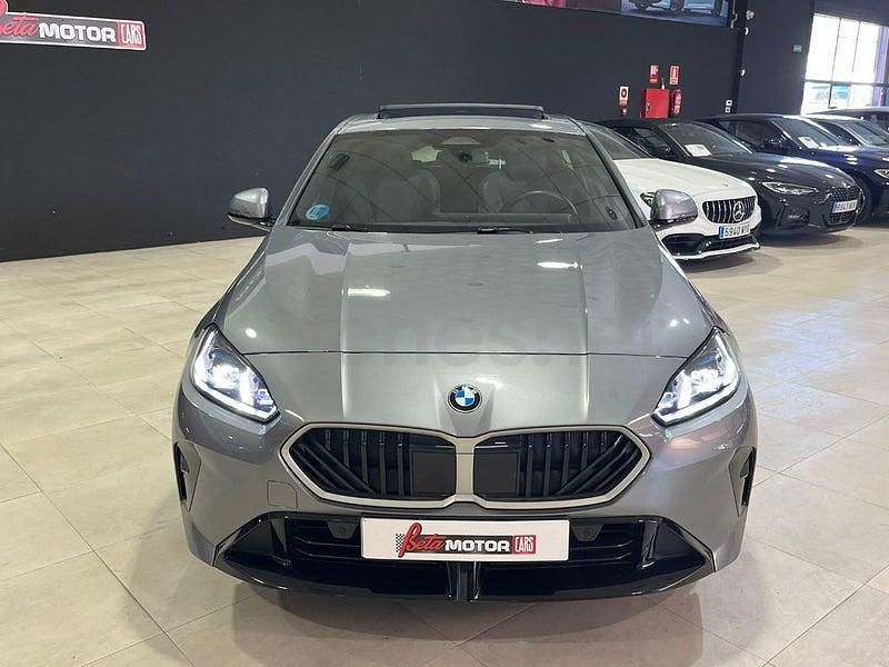Usado BMW 120 Comfort Edition 163 CV (119 kW) 2025 Gris / plata Utilitario