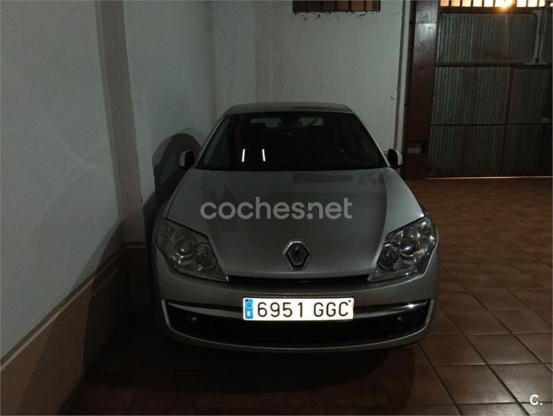 Gris / plata Usado 2009 Renault Laguna III Dynamique Berlina | 3000 € (Buen precio) - Imagen 1/4