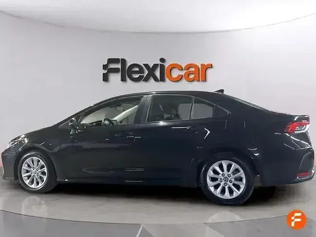 Usado Toyota Corolla 125 CV (91 kW) 2023 Negro Berlina