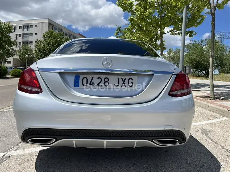Usado Mercedes C220 AMG line 170 CV (125 kW) 2017 Gris / plata Berlina