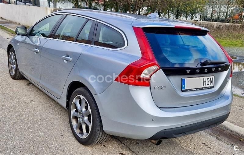 Usado Volvo V60 163 HP (119 kW) 2011 Azul Carrinha