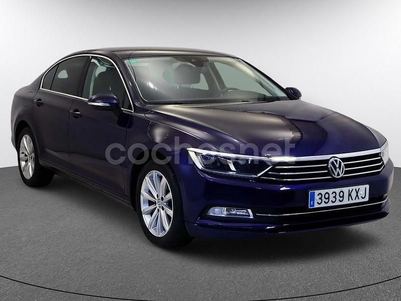 Usado VW Passat Advance 120 CV (88 kW) 2019 Azul Berlina