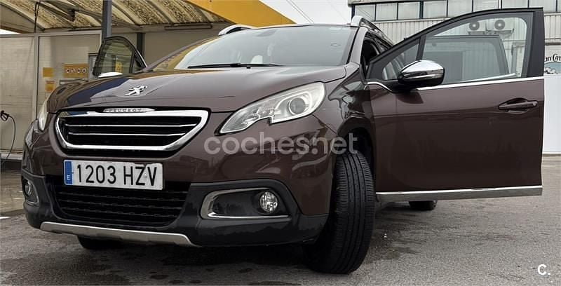 Usado Peugeot 2008 Active 92 CV (67 kW) 2014 Marrón SUV