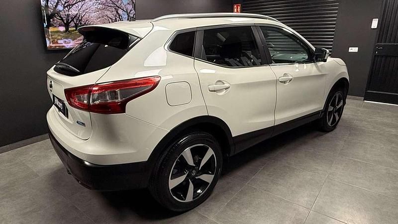 Usado Nissan Qashqai N-Connecta 110 CV (80 kW) 2016 Blanco SUV