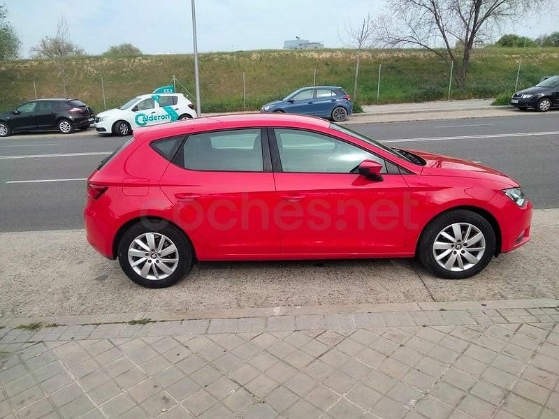 Usado Seat Leon Reference 105 CV (77 kW) 2014 Rojo Berlina