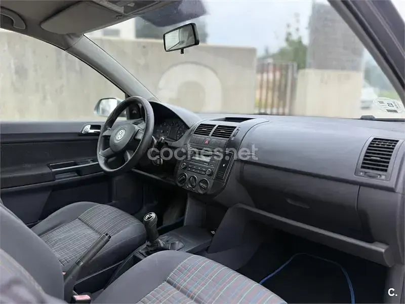 Usado VW Polo GT 70 CV (51 kW) 2006 Gris / plata Utilitario