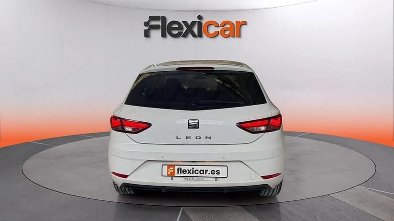 Usado Seat Leon Style 115 CV (84 kW) 2019 Blanco Berlina