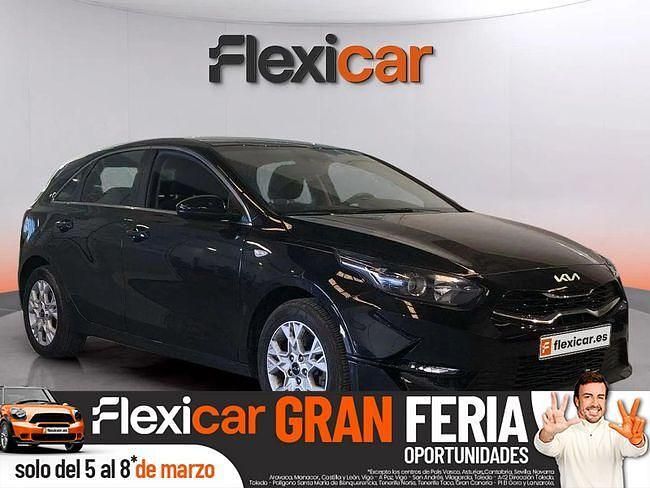 Usado Kia Ceed 136 CV (100 kW) 2023 Negro Utilitario