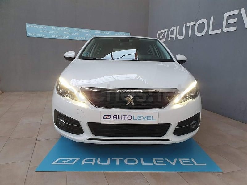 Usado Peugeot 308 Active 130 CV (95 kW) 2021 Blanco Berlina