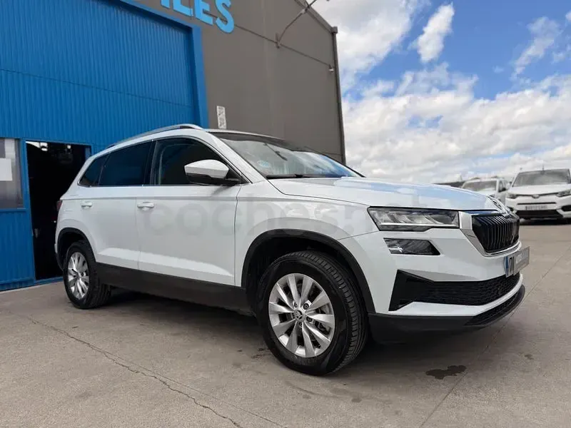 Usado Skoda Karoq SportLine 150 CV (110 kW) 2022 Blanco SUV