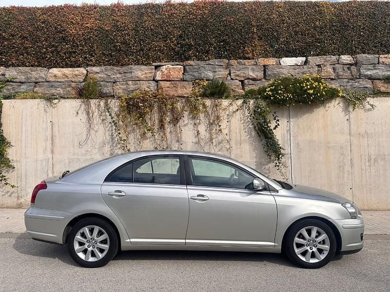 Usado Toyota Avensis Sol 129 CV (94 kW) 2007 Gris / plata Berlina