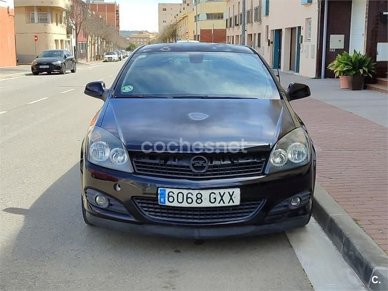 Usado Opel Astra GTC Sport 110 CV (80 kW) 2010 Negro Berlina