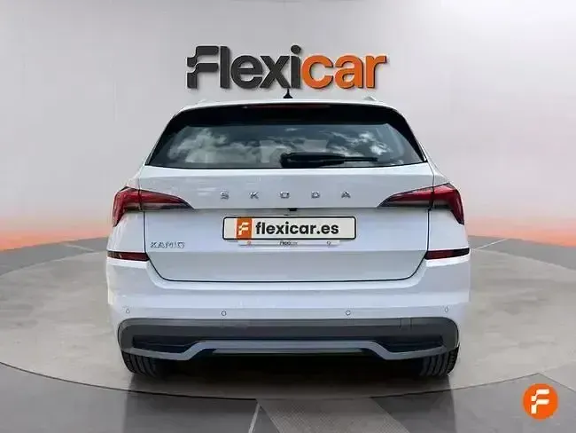 Usado Skoda Kamiq Ambition 110 CV (80 kW) 2021 Blanco SUV