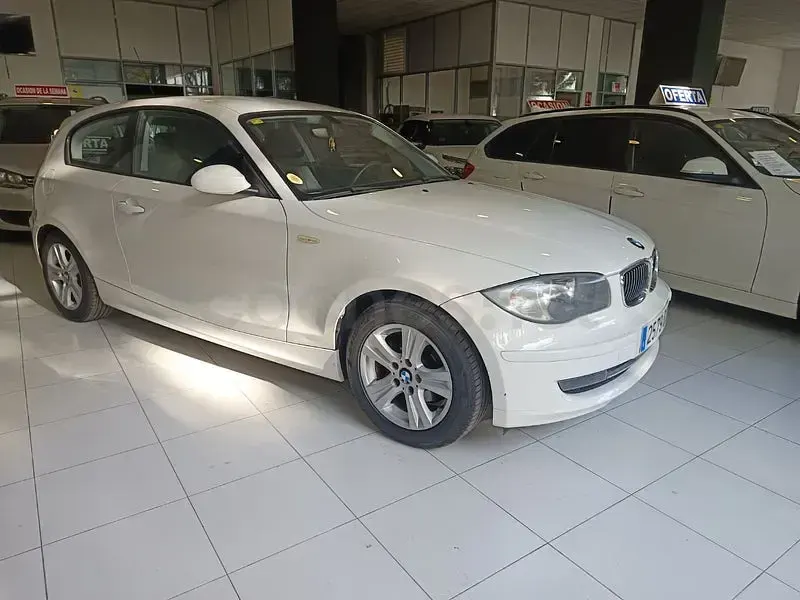 Usado BMW 120 177 CV (130 kW) 2010 Blanco Utilitario