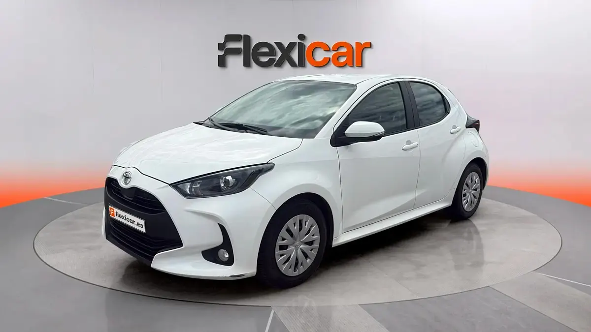 Usado Toyota Yaris 72 CV (52 kW) 2023 Blanco Utilitario