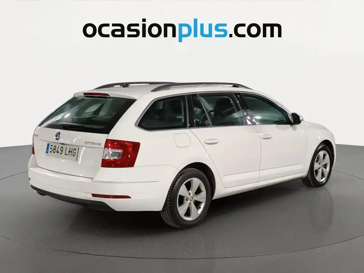 Usado Skoda Octavia Ambition 116 CV (85 kW) 2020 Blanco Familiar
