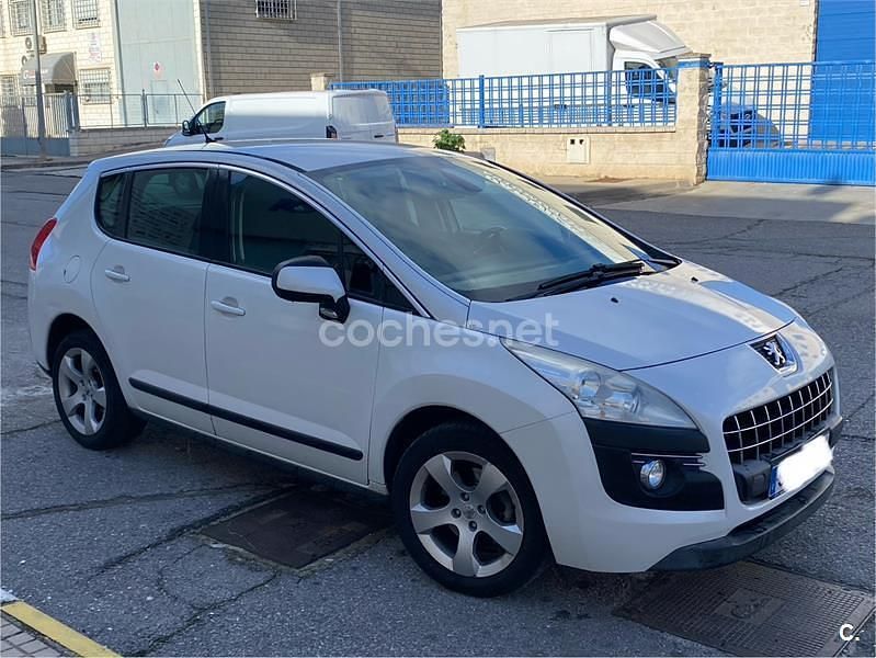 Usado Peugeot 3008 Premium 156 CV (114 kW) 2011 Blanco Familiar