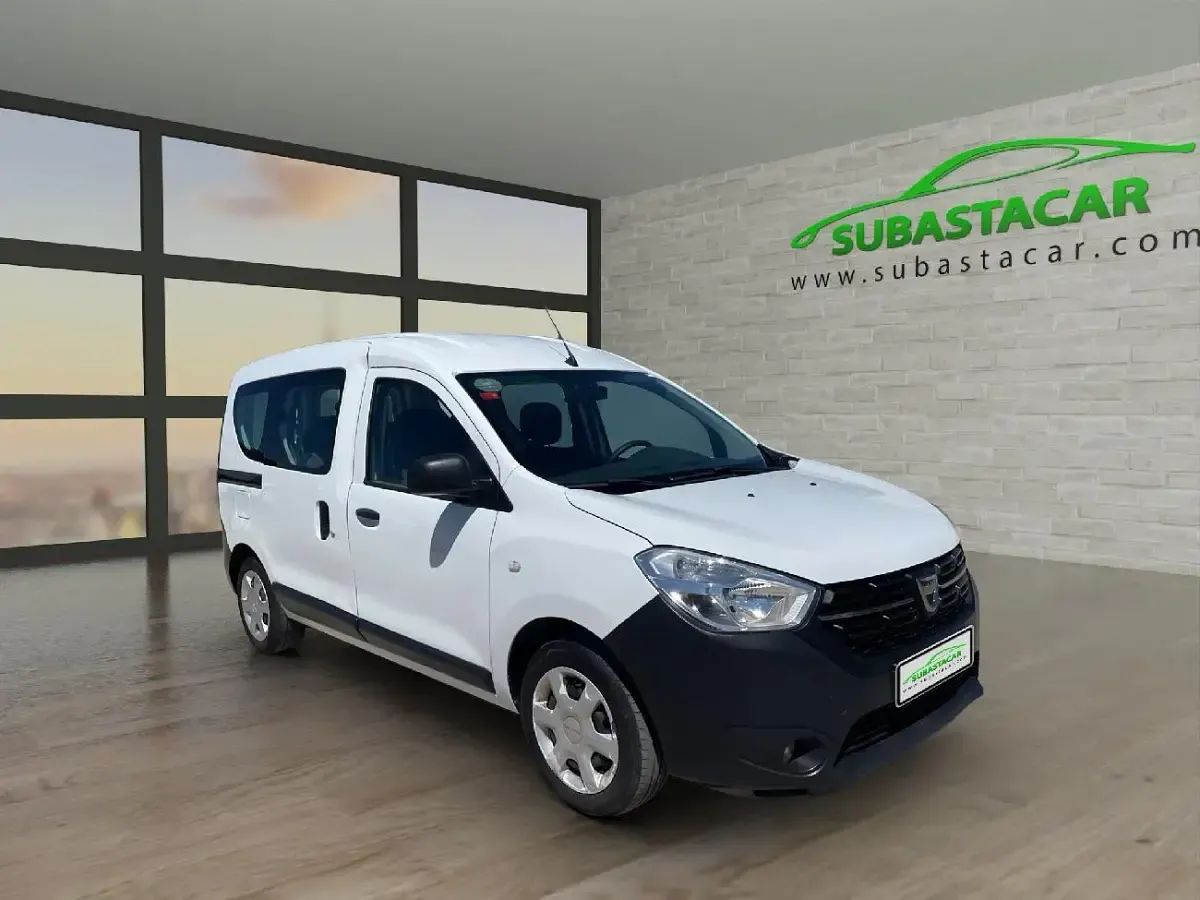 Usado Dacia Dokker Essentiel 110 CV (80 kW) 2021 Blanco Monovolumen