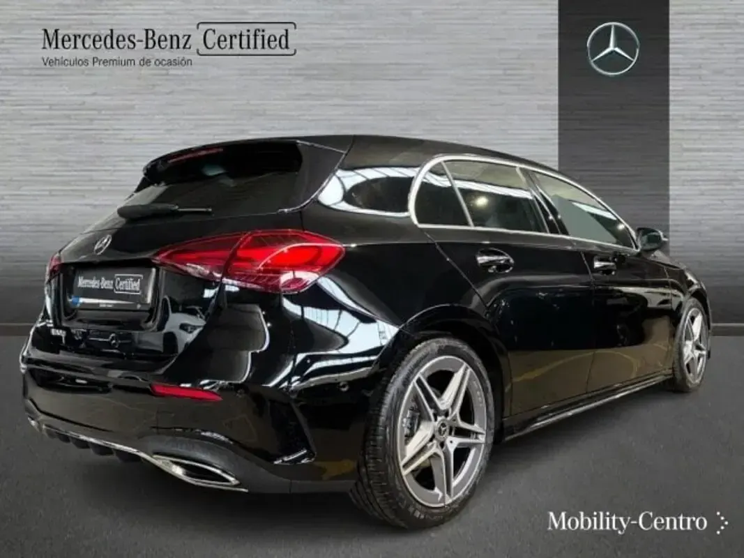 Usado Mercedes A180 116 CV (85 kW) 2024 Negro noche Berlina