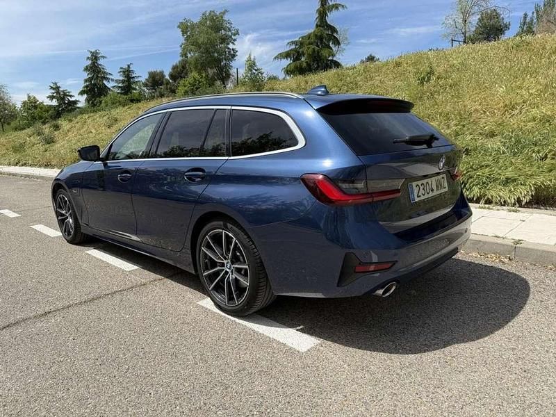 Käytetty BMW 330e Comfort Edition 292 HP (214 kW) 2022 Sininen Farmari