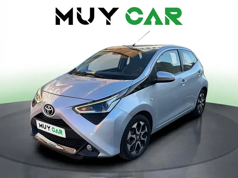 Usado Toyota Aygo X-cite 72 CV (52 kW) 2019 Gris / plata Utilitario
