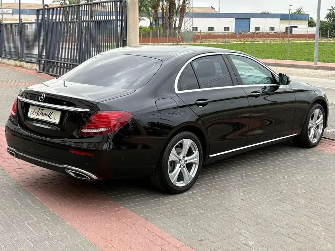 Usado Mercedes E220 194 CV (142 kW) 2016 Negro Berlina