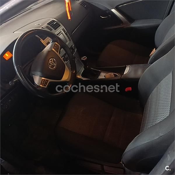 Usado Toyota Avensis Advance 124 CV (91 kW) 2015 Negro Berlina