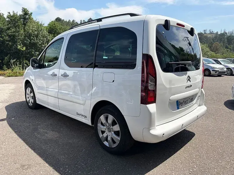 Usado Citroën Berlingo Feel 100 CV (73 kW) 2016 Blanco Monovolumen