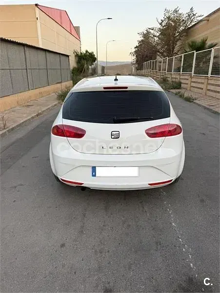 Usado Seat Leon Reference 105 CV (77 kW) 2010 Blanco Utilitario
