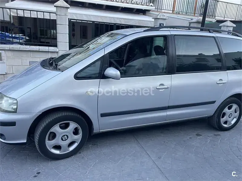 Usado Seat Alhambra 115 CV (84 kW) 2001 Gris / plata Monovolumen