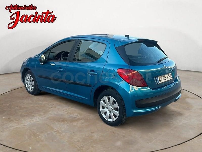 Usado Peugeot 207 70 CV (51 kW) 2007 Azul Berlina